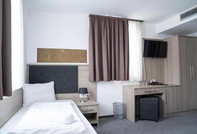 호텔 Alpha & Omega