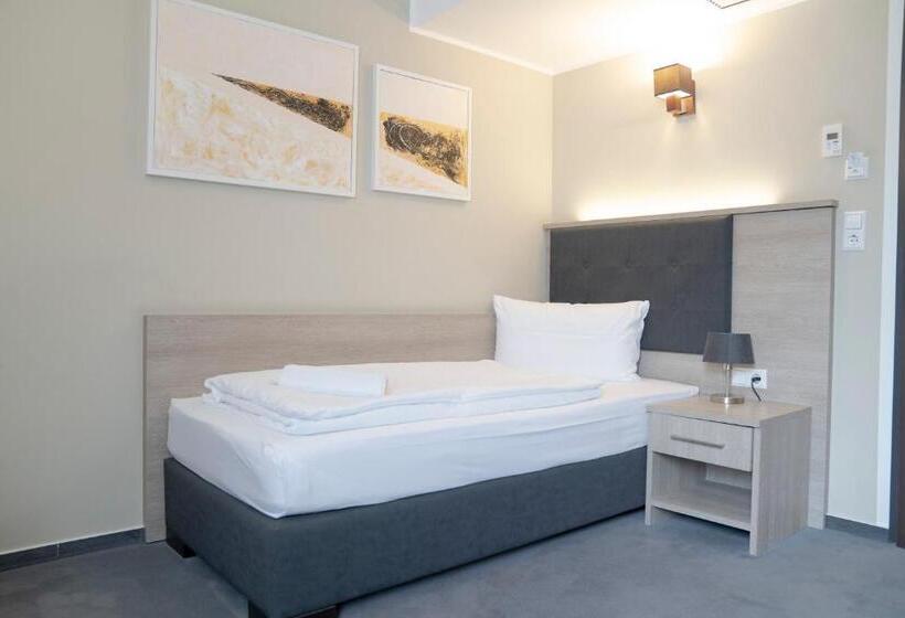 호텔 Alpha & Omega