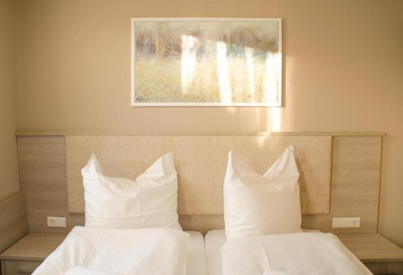 호텔 Alpha & Omega