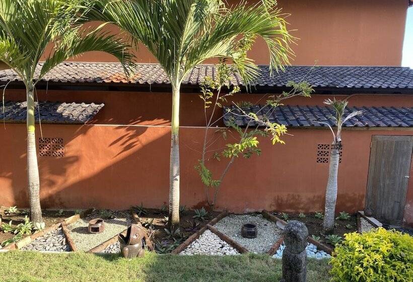 مسافرخانه Villa Anjing 2