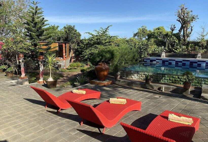 مسافرخانه Villa Anjing 2