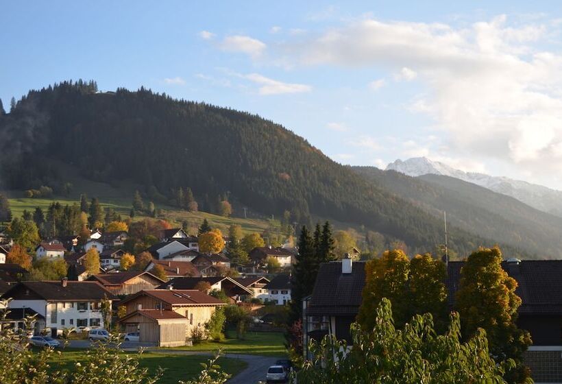 בית מלון כפרי Alpchalet Schwanstein