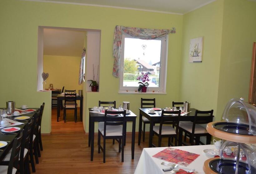 בית מלון כפרי Alpchalet Schwanstein