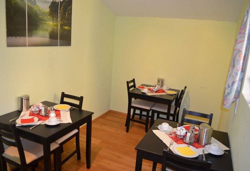 בית מלון כפרי Alpchalet Schwanstein