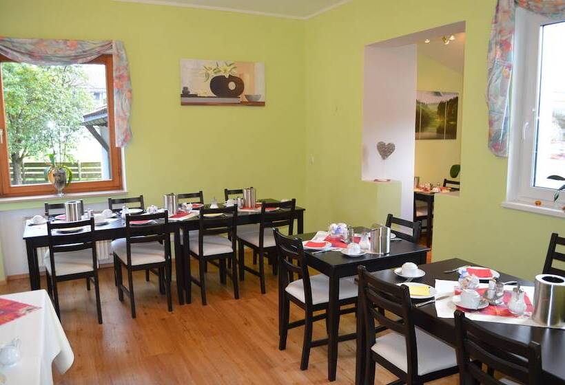 בית מלון כפרי Alpchalet Schwanstein