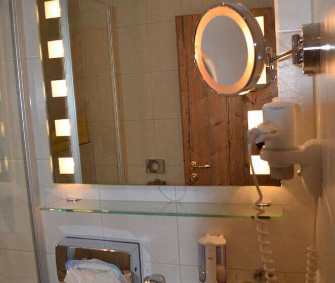 בית מלון כפרי Alpchalet Schwanstein