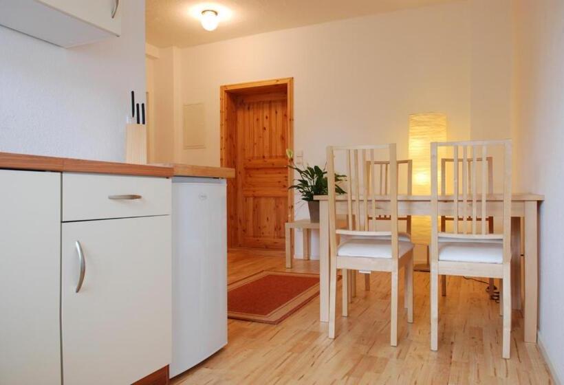 هتل Apartmentpension Am Stadtschloss