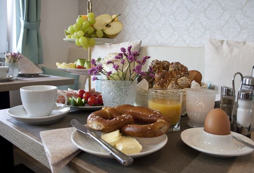 Отель Claro Garni