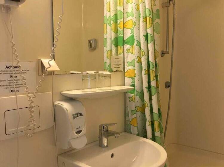 酒店 Gasthof Zur Post   Inning