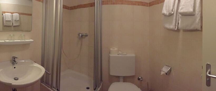 酒店 Gasthof Zur Post   Inning