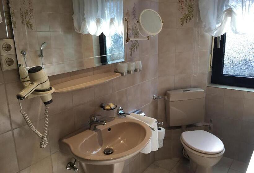 ホテル Gasthof Zur Sonne Winzenhohl