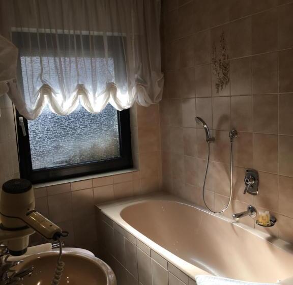 ホテル Gasthof Zur Sonne Winzenhohl