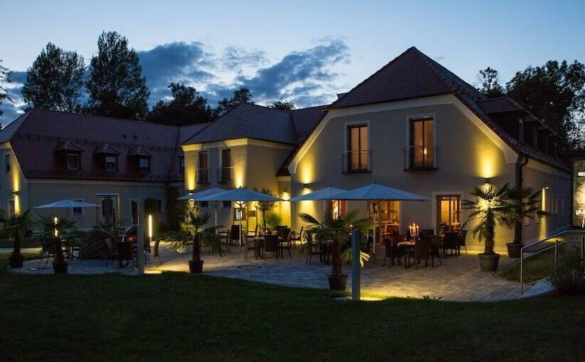 ホテル Glutschaufel