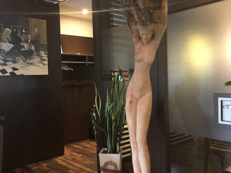 ホテル Glutschaufel