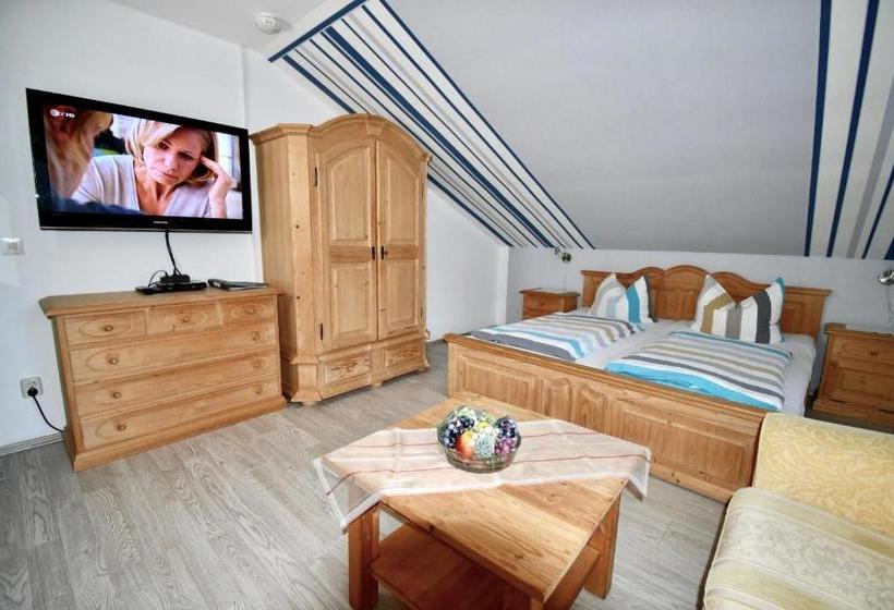 ホテル Gästehaus Steuer