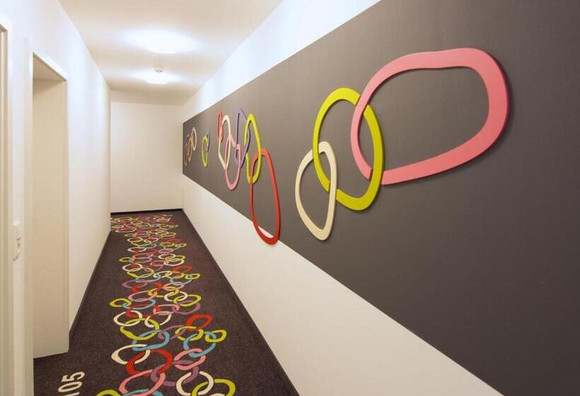 Отель Karolinger Hof