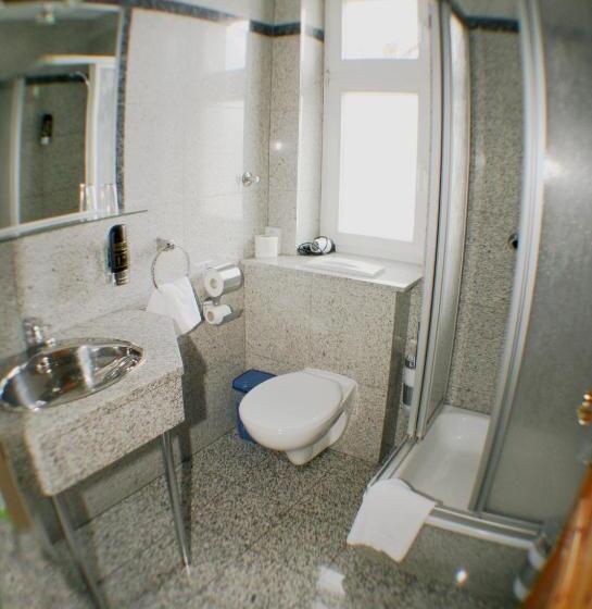 בית מלון כפרי Landgasthof Zur Krummen Linde