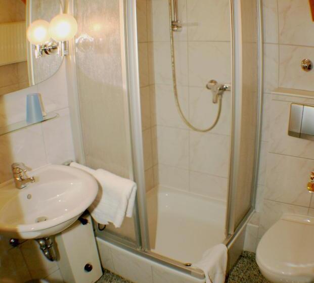 בית מלון כפרי Landgasthof Zur Krummen Linde