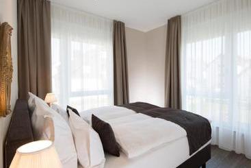 هتل Logis First Class Business Suites