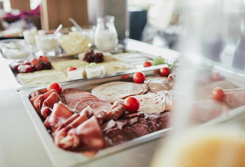 ホテル Meyerhof   Weingut, Vinothek & Gästehaus