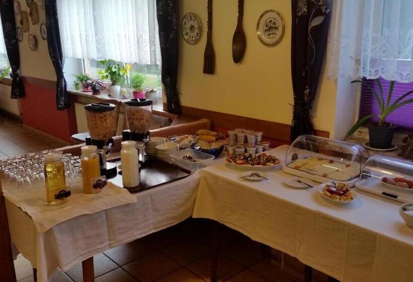هتل Pension Dressel