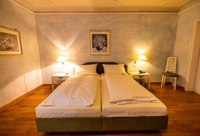 호텔 & Restaurant Zum Riesen