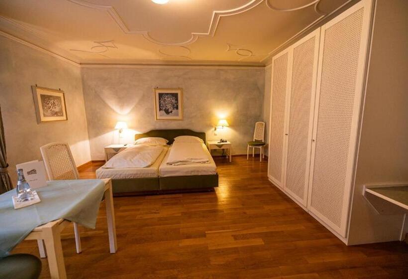 호텔 & Restaurant Zum Riesen