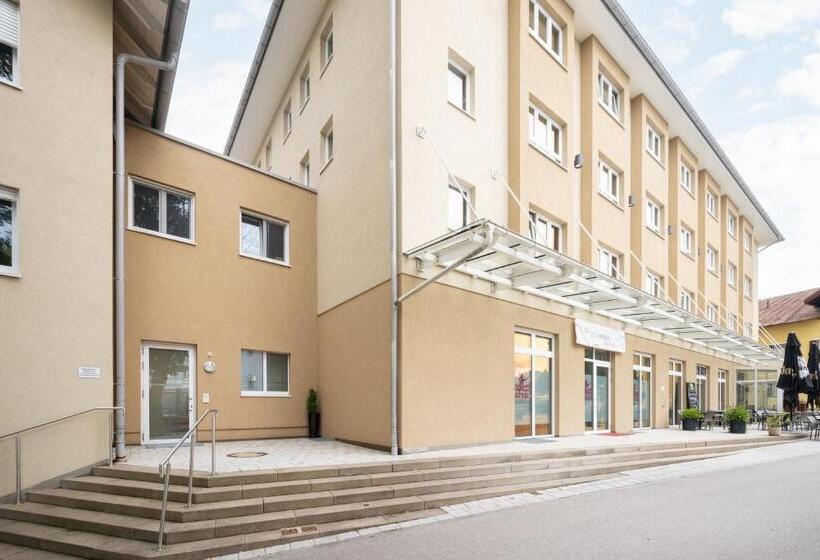 Отель Snooze Apartments