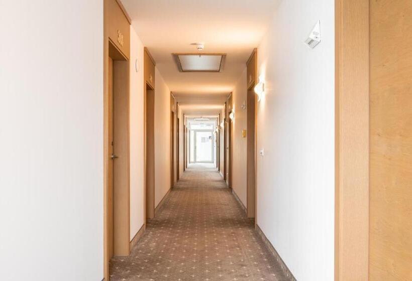 Отель Snooze Apartments