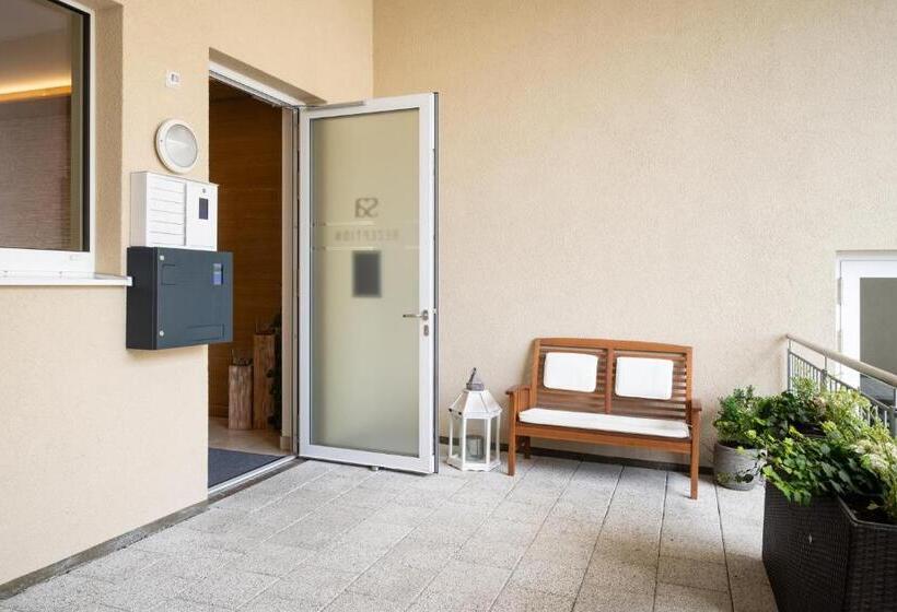 Отель Snooze Apartments