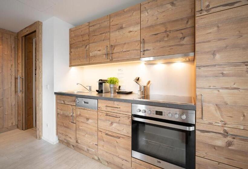 Отель Snooze Apartments