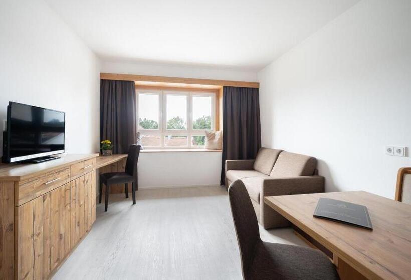 Отель Snooze Apartments