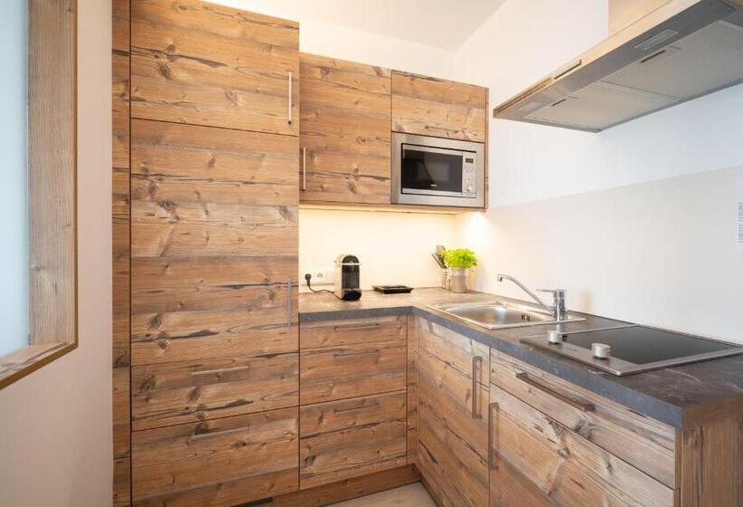 Отель Snooze Apartments