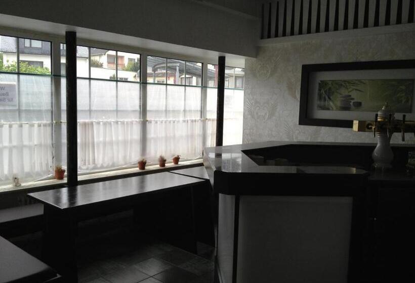 Yumi Hotel Sushi Steaks & Friends