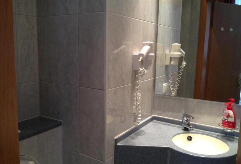 Yumi Hotel Sushi Steaks & Friends