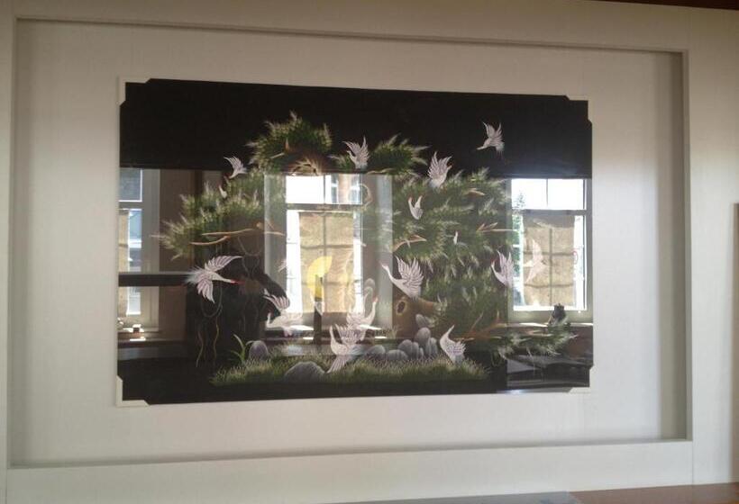 Yumi Hotel Sushi Steaks & Friends