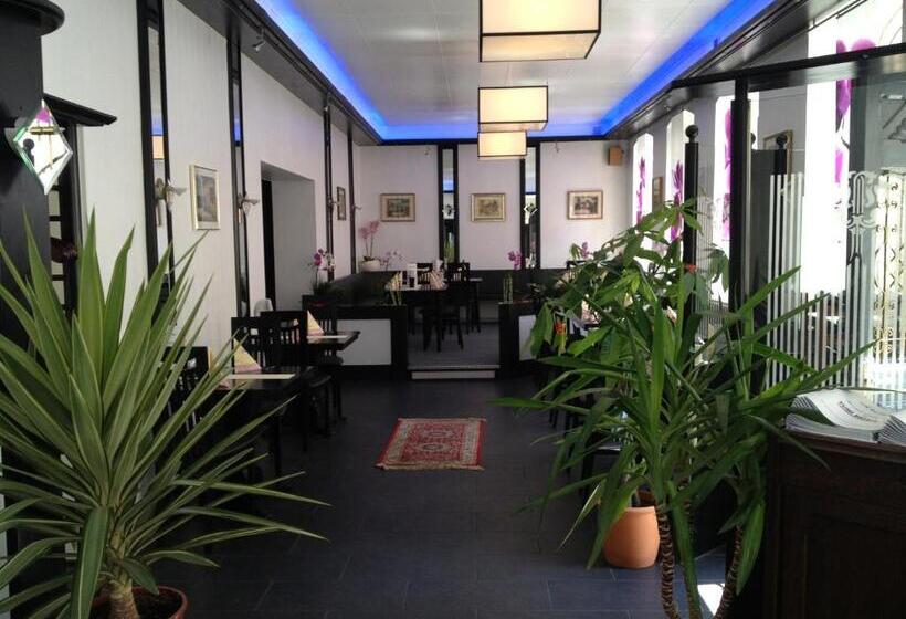 Yumi Hotel Sushi Steaks & Friends