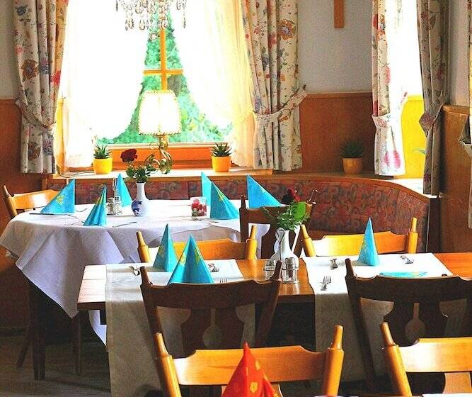 هتل Zum Goldenen Rössle