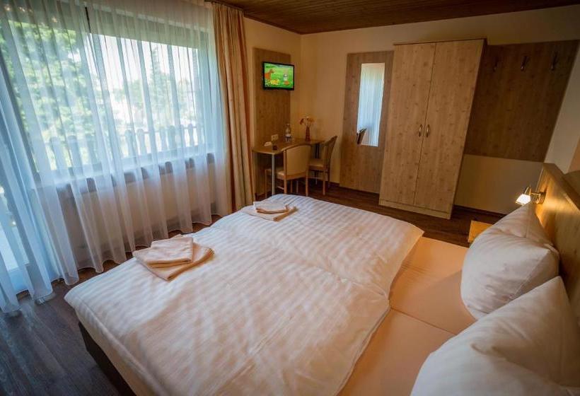 ホテル Ferienpension Zum Hochscheid