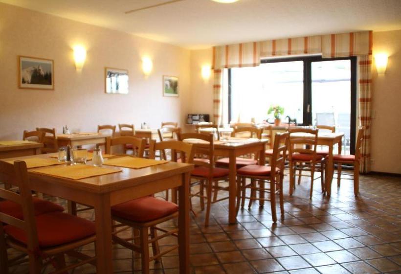 ホテル Ferienpension Zum Hochscheid