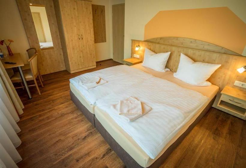 ホテル Ferienpension Zum Hochscheid