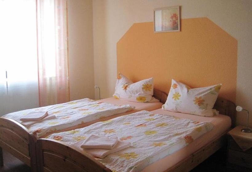 ホテル Ferienpension Zum Hochscheid