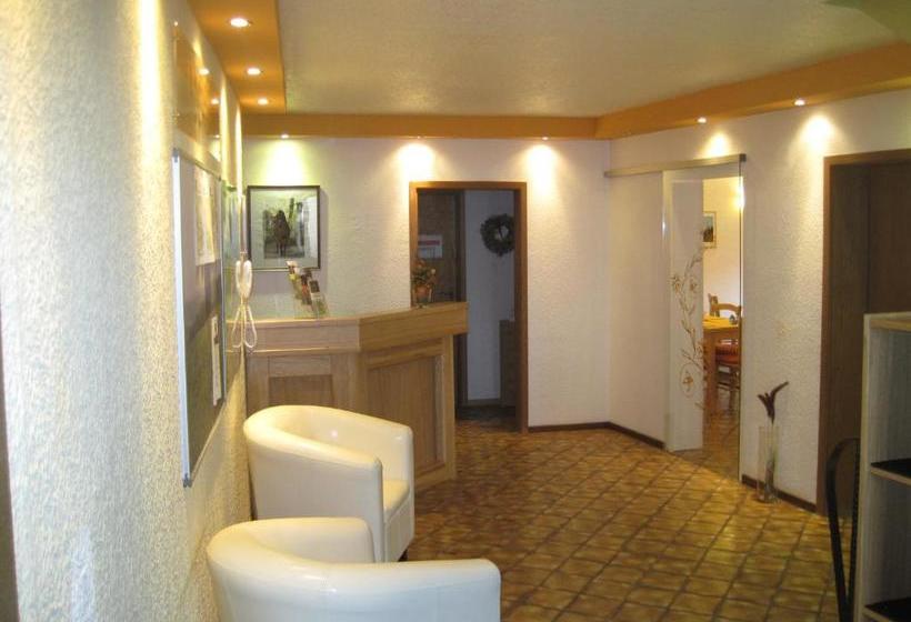 ホテル Ferienpension Zum Hochscheid