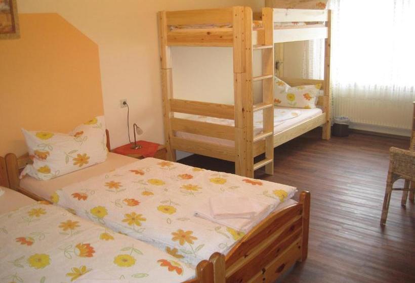 ホテル Ferienpension Zum Hochscheid