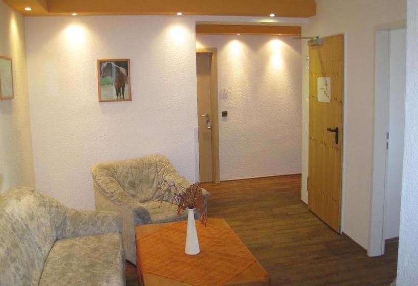 ホテル Ferienpension Zum Hochscheid