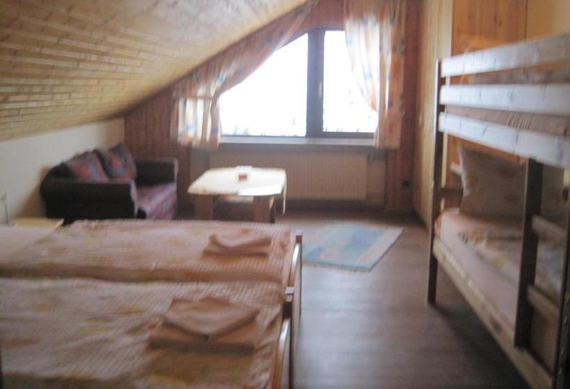 ホテル Ferienpension Zum Hochscheid