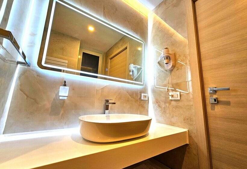تختخواب و صبحانه Astoria Supreme   Modern Boutique Suites