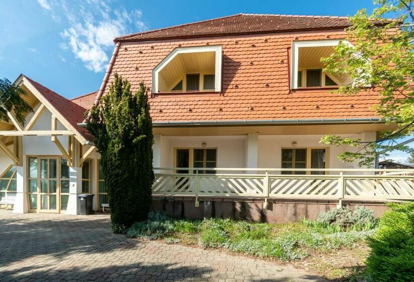 Bed and Breakfast Global Apartmanház