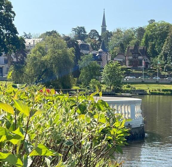 ベッドアンドブレックファースト Manoir De La Prise Tarot