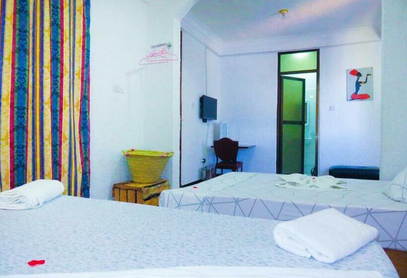 تختخواب و صبحانه Shamanice Lodge